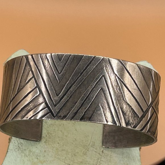 Vintage Modernist Hand Wrought Silver Tone Wide Cuff Bracelet Rustic Boho - Picture 5 of 6